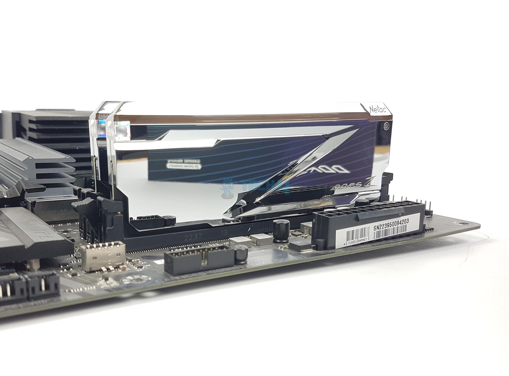 Оперативная память 32GB DDR5 6800MHz Netac Z RGB (NTZED5P68DP-32S) (2x16GB KIT)